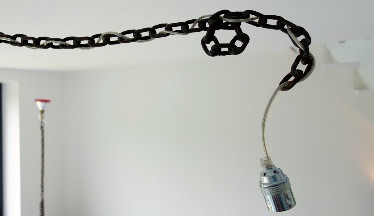 Suspension des kunstlers. Design by Franz West (1947-2012). Iron chain, bronzed, welded