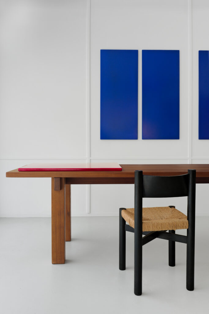 Plaque émaillée bleue. 1968.